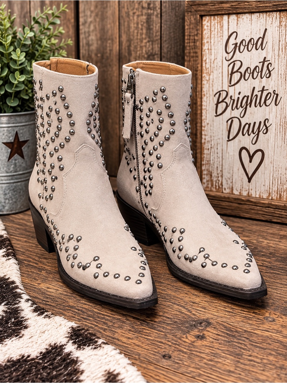 Ariat NWOT Cream Suede Studded Western Ankle Boots Pointed Toe